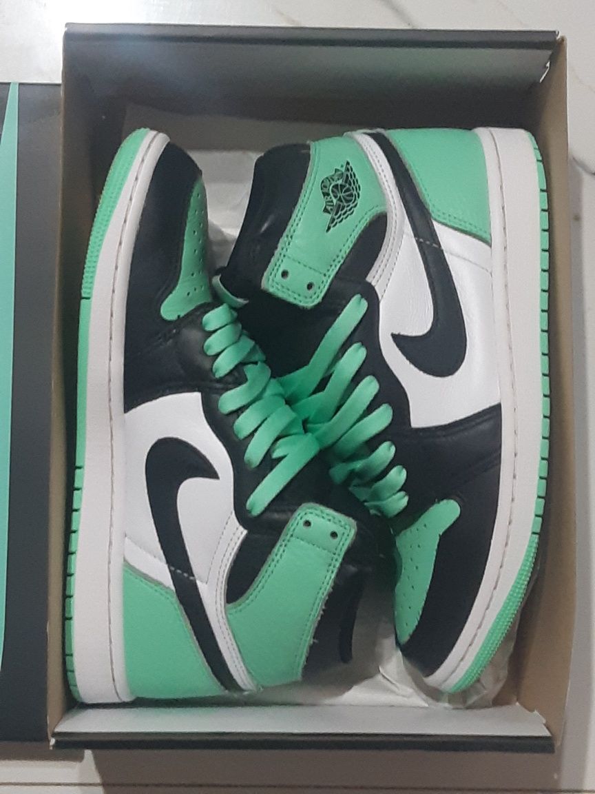Jordan 1 High Green glow