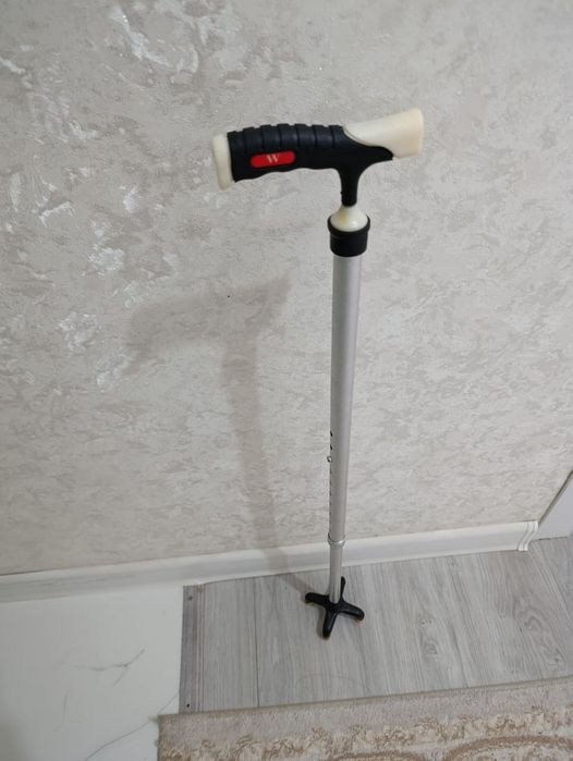 Трость многоопорный новый.