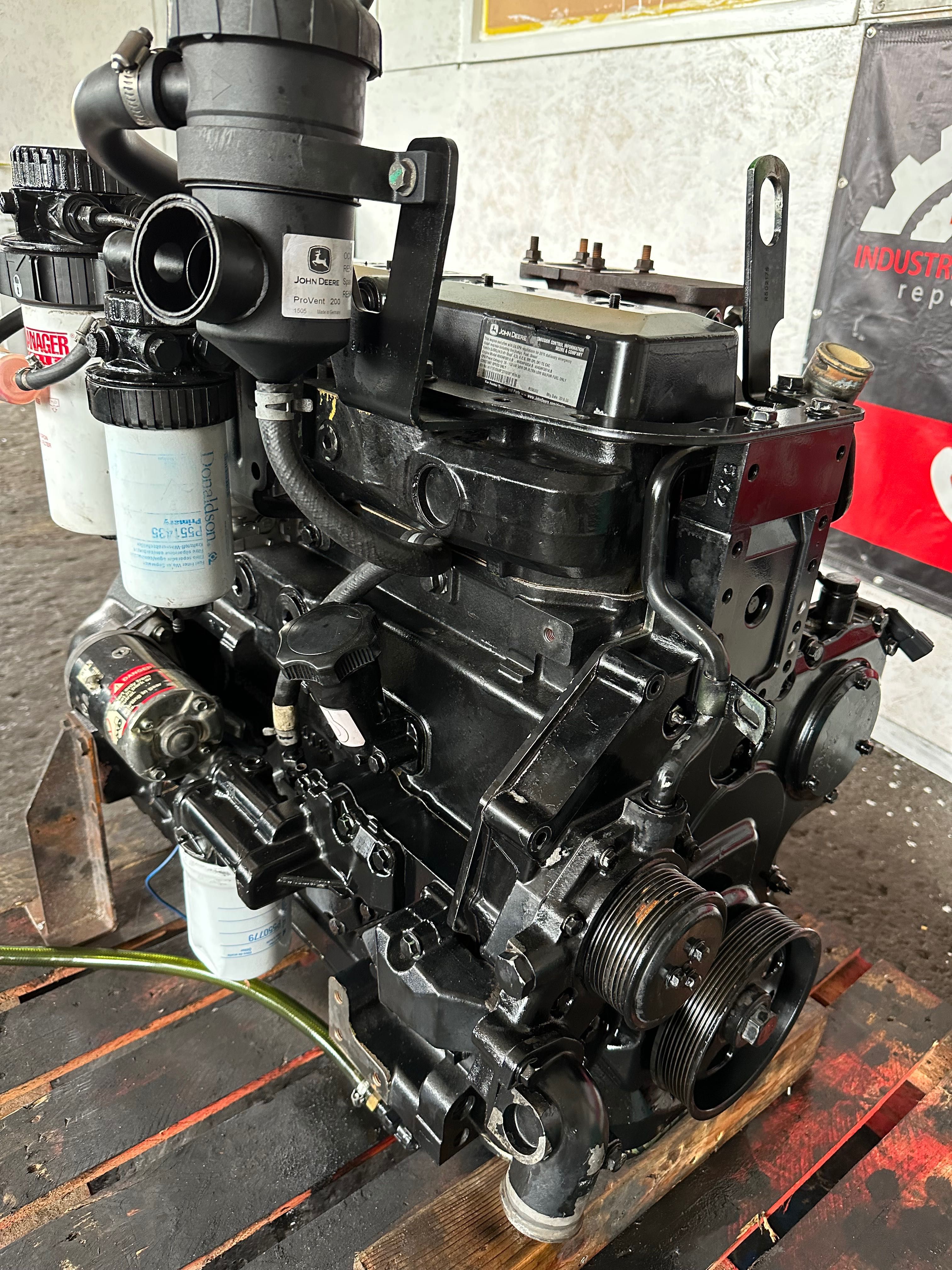 Vând motor J.Deere 4045