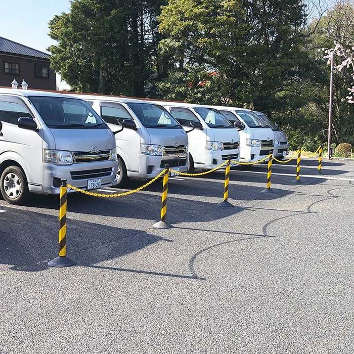 Stalp Delimitare Reflectorizant Negru-Galben cu Lanț 87cm