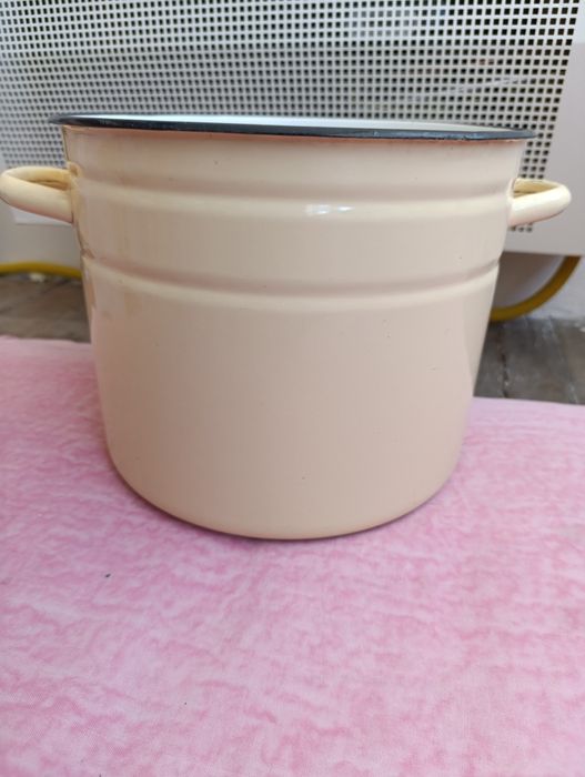 Кастрюля, срочно продам