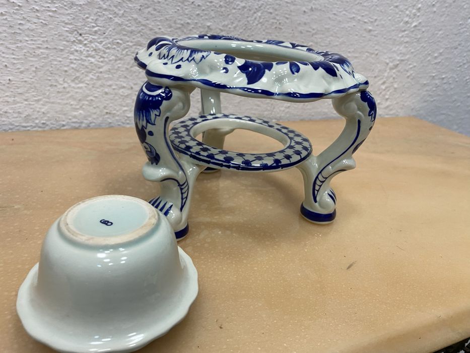 Белгийска порцеланова поставка и спиртник за чайник на Boch Belgium