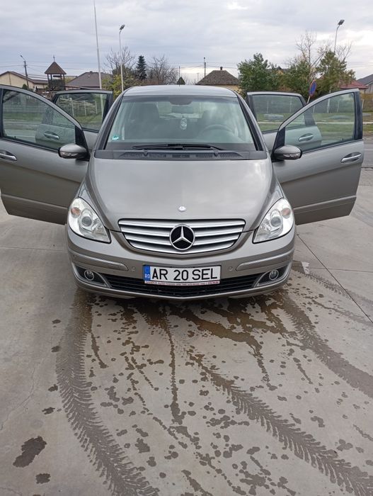 Vând Mercedes Benz B200