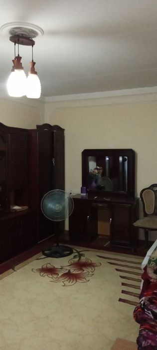 Kvartira sotiladi 3 xona 4 qlingan