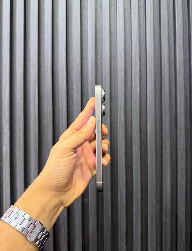 Смартфон Apple iPhone 15 Pro 8/256GB Natural Titanium