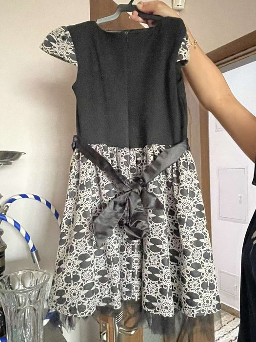 Продавам детска рокля