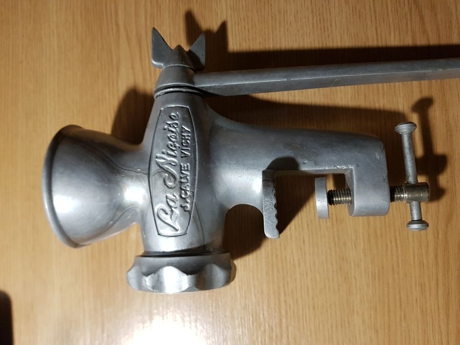 Mașină de tocat carne manuală