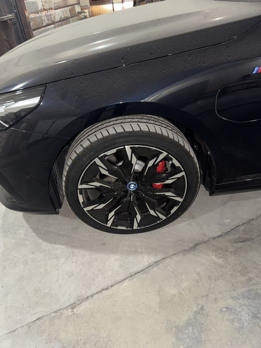 BMW i5 M sport 35L