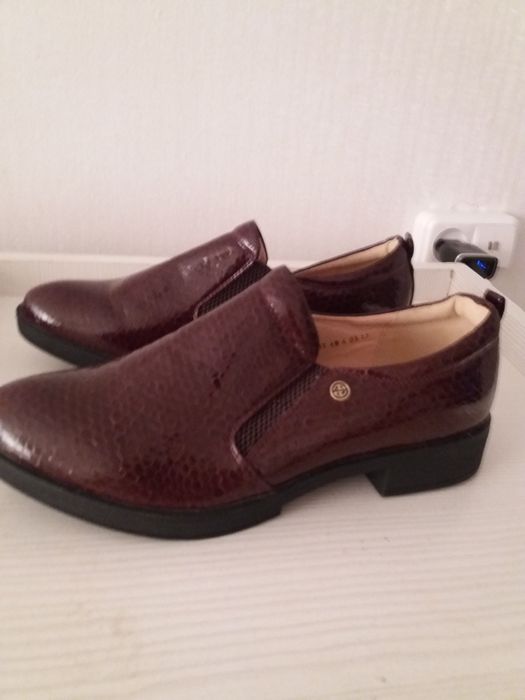 Продам туфли женские кожанные