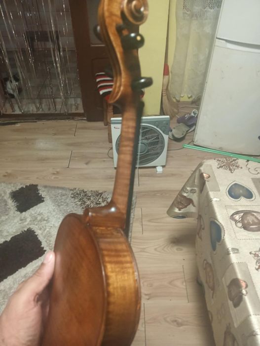 Vand vioara foarte veche