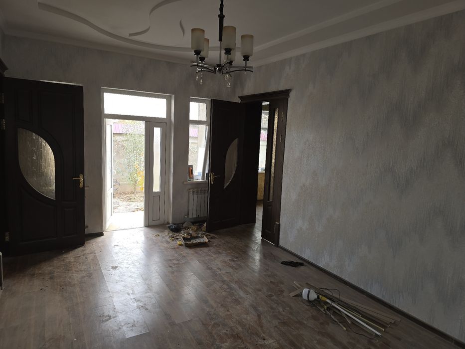 Шошилинч, арзон уй сотилади. Тошкент вилояти Янгийўл шаҳри марказида.