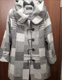 Пальто короткое с капюшоном (50/52 размер)
