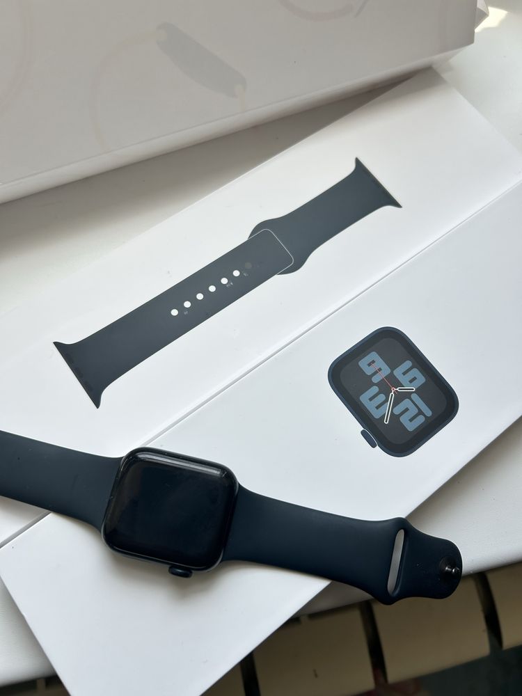 apple watch SE 40ml темно синий часы