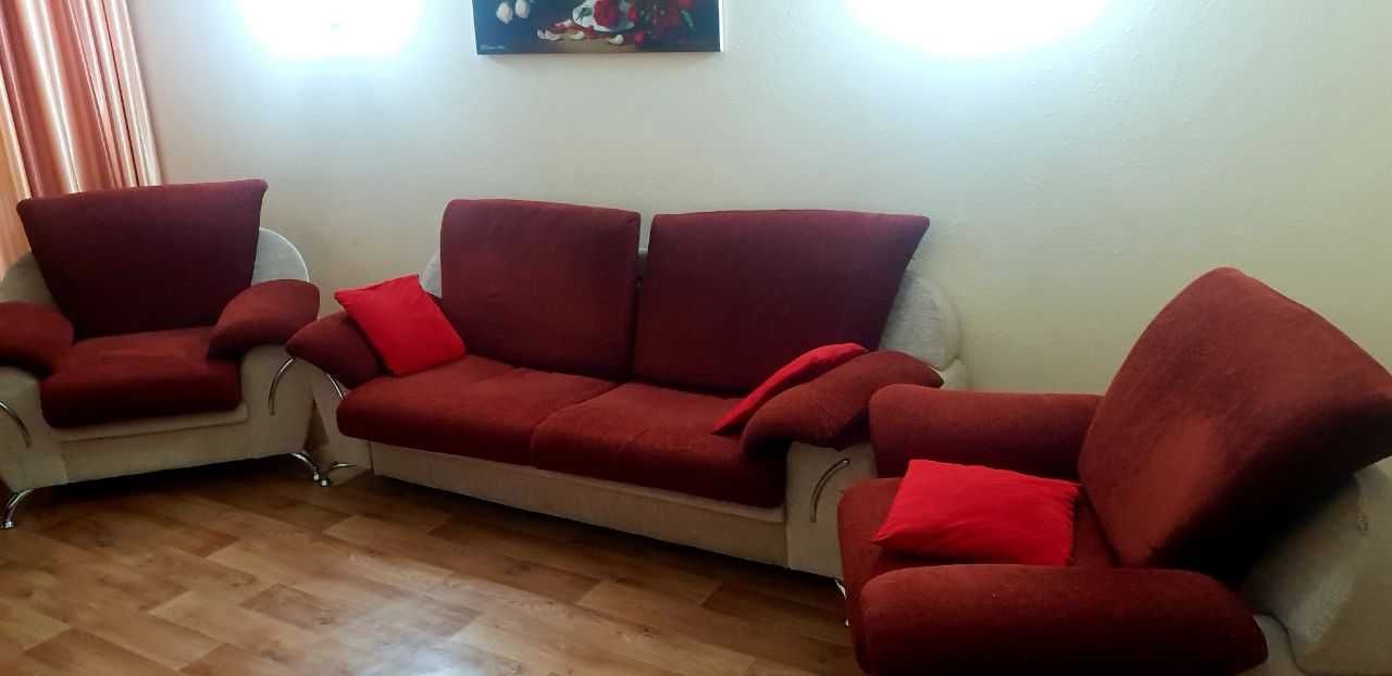 Продается комплект мебели "ДИПЛОМАТ" - диван и два кресла