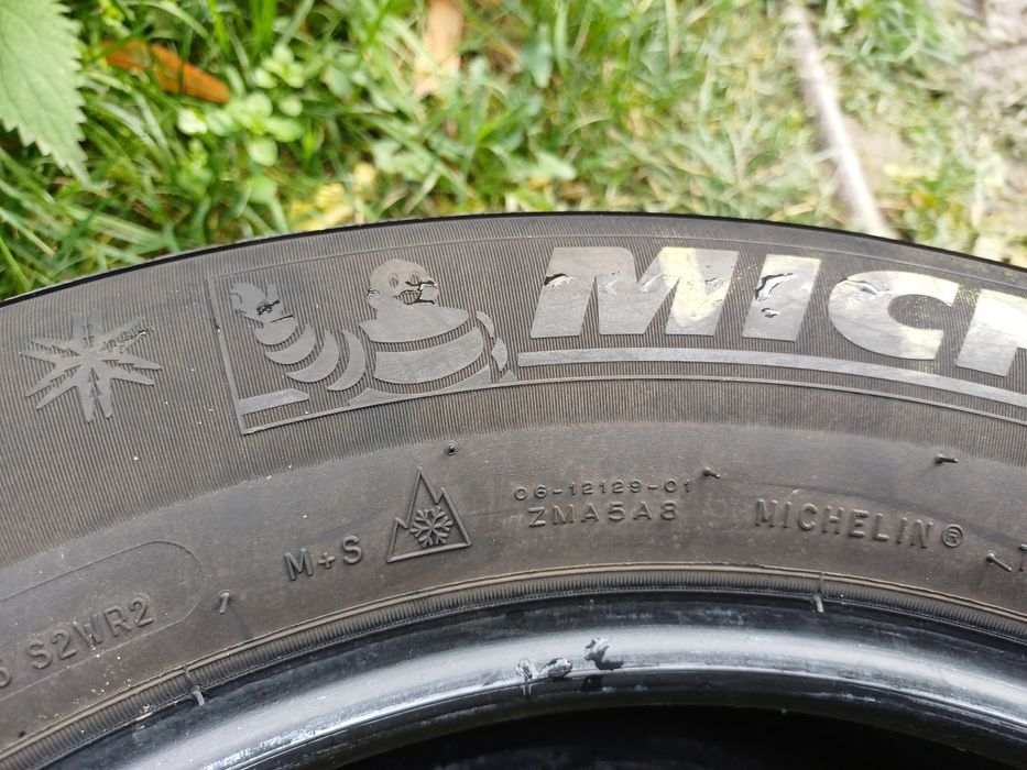 Vând 2 anvelope de iarna 225 55 r16 MICHELIN aproape noi
