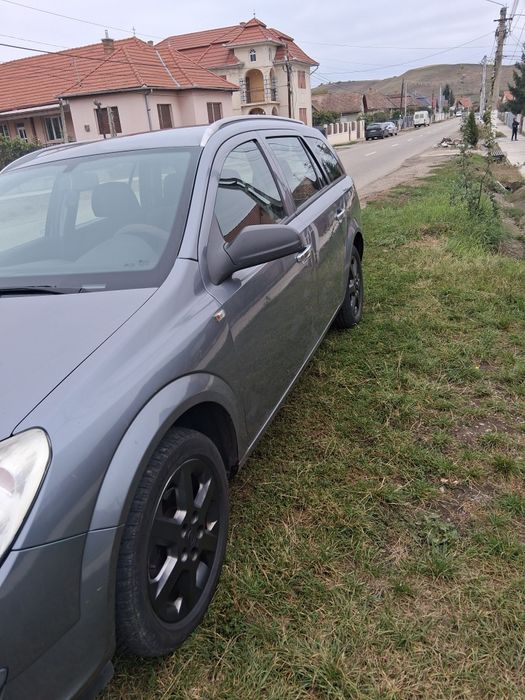 Vând Opel Astra H Urgent  An 2005