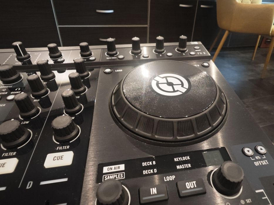 Traktor KONTROL S4