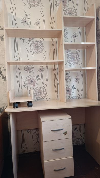 Продам компьютерный стол