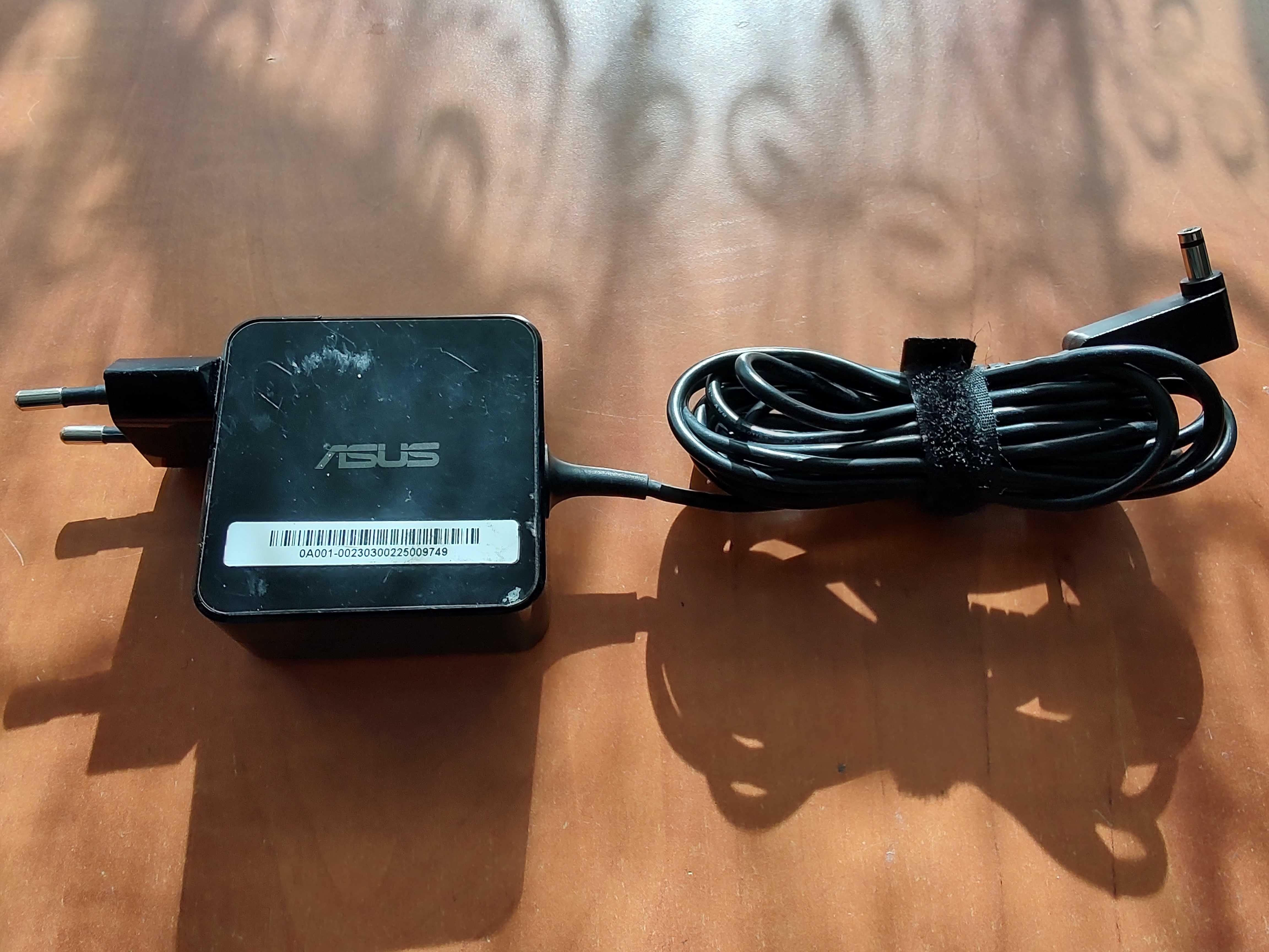 Adaptor Asus original 19V 2.37A 45W 3.0 * 1.0mm ADP-45AW UX21 UX31 C20
