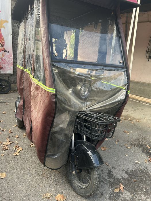 Продам  трицикл с корпусом от дождя и ветра