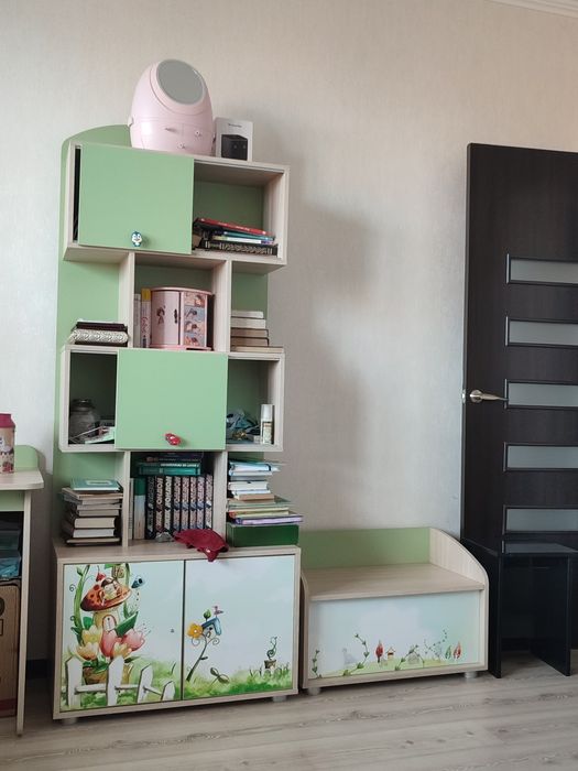 Продам книжный шкаф и комод для детской комнаты