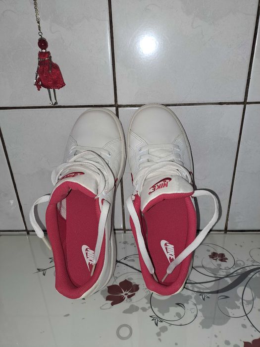 vand adidas _NIKE
