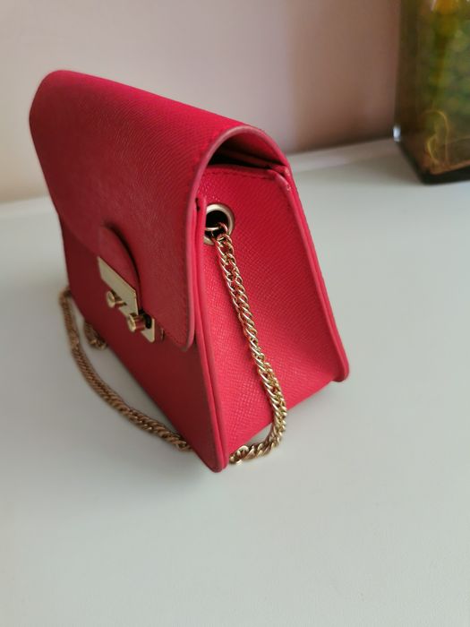 Червена чанта чантичка