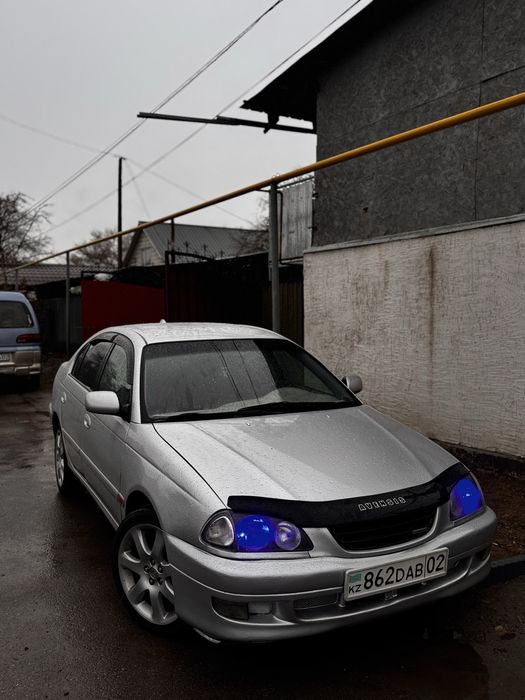 Тойота Авенсис 2000