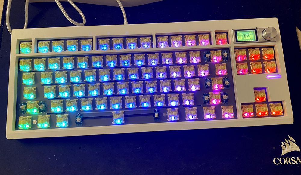 Tastatură mecanică GMK87 custom de la Zuoya (similara cu GMK67)