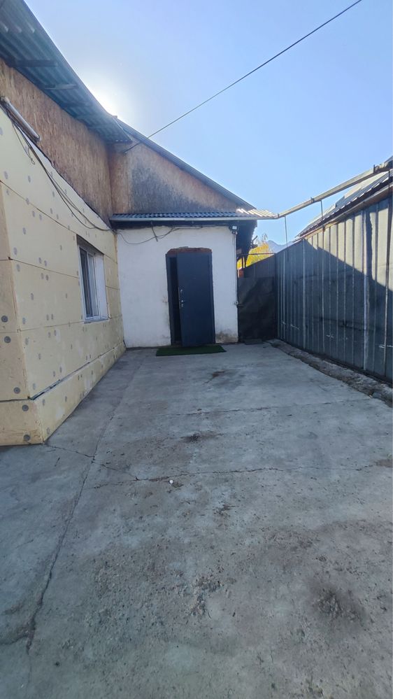 Продам дом в центре Есика
