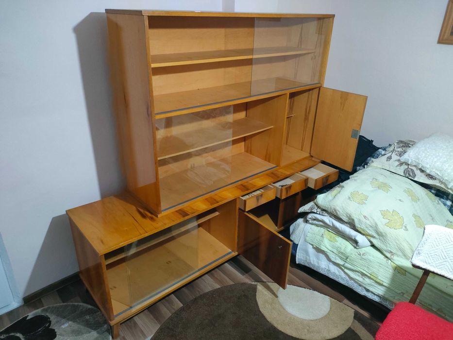 Vitrina vintage romaneasca