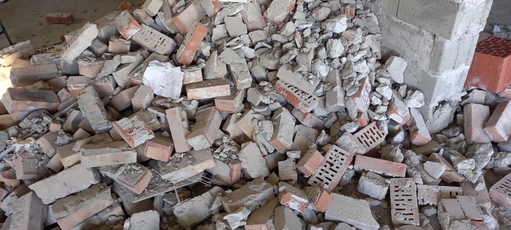 Ofer gratuit caramida din demolari. Donez