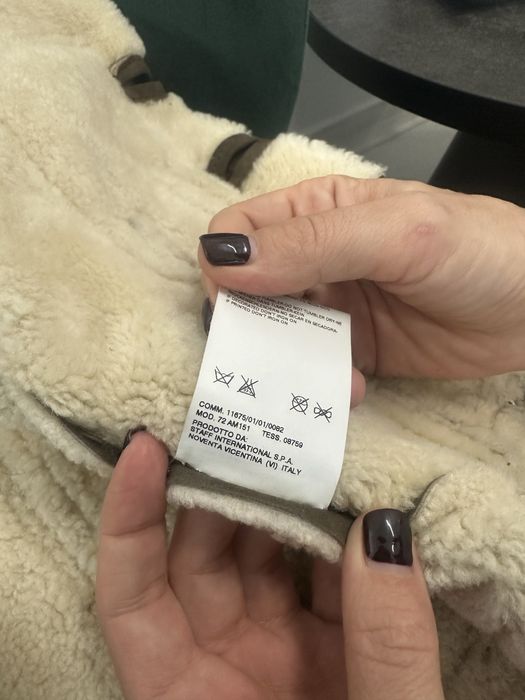 Отигинално яке dsquared2.Якето е носено много малко и няма забележки.