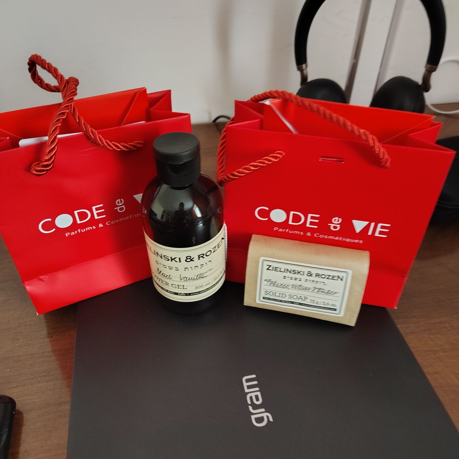 2ОО ОООК Подарочный сертификат Code de Vie + ПОДАРОК Гель для душа Зи