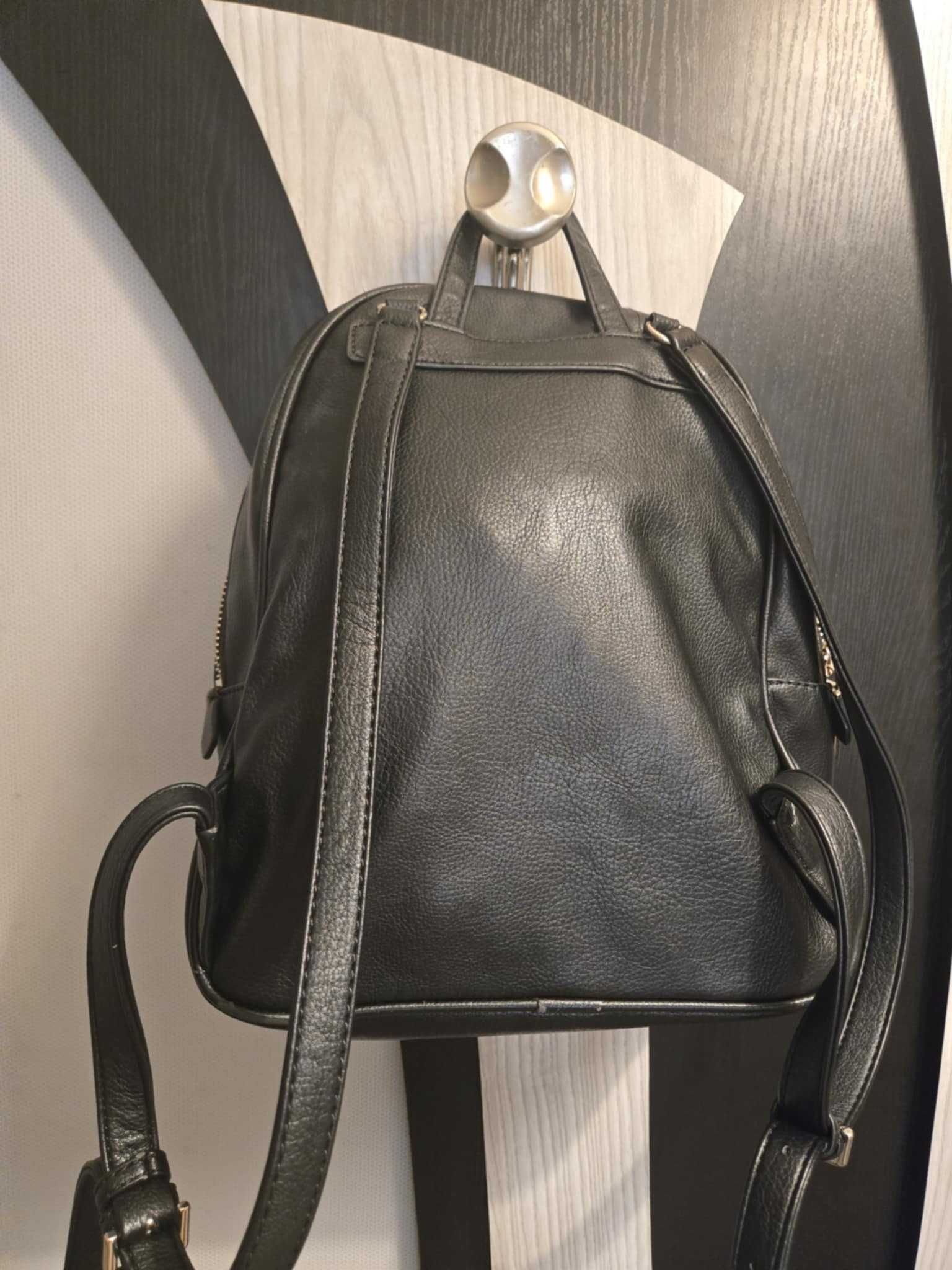 Дамска раница Guess