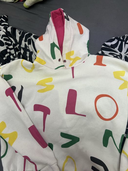 Цветно hoodie със символи