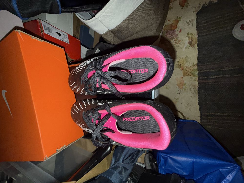Детски бутонки на Addidas