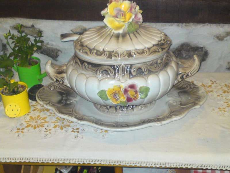 Продавам огромен Италиански супник capodimonte