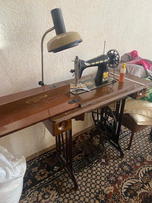 Продам швейную машинку
