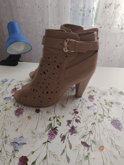 Отдам женские туфельки бесплатно