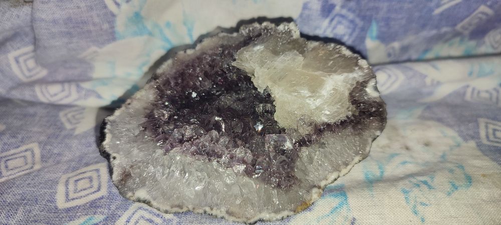 Кристали парчета Геода за подарък или колекция