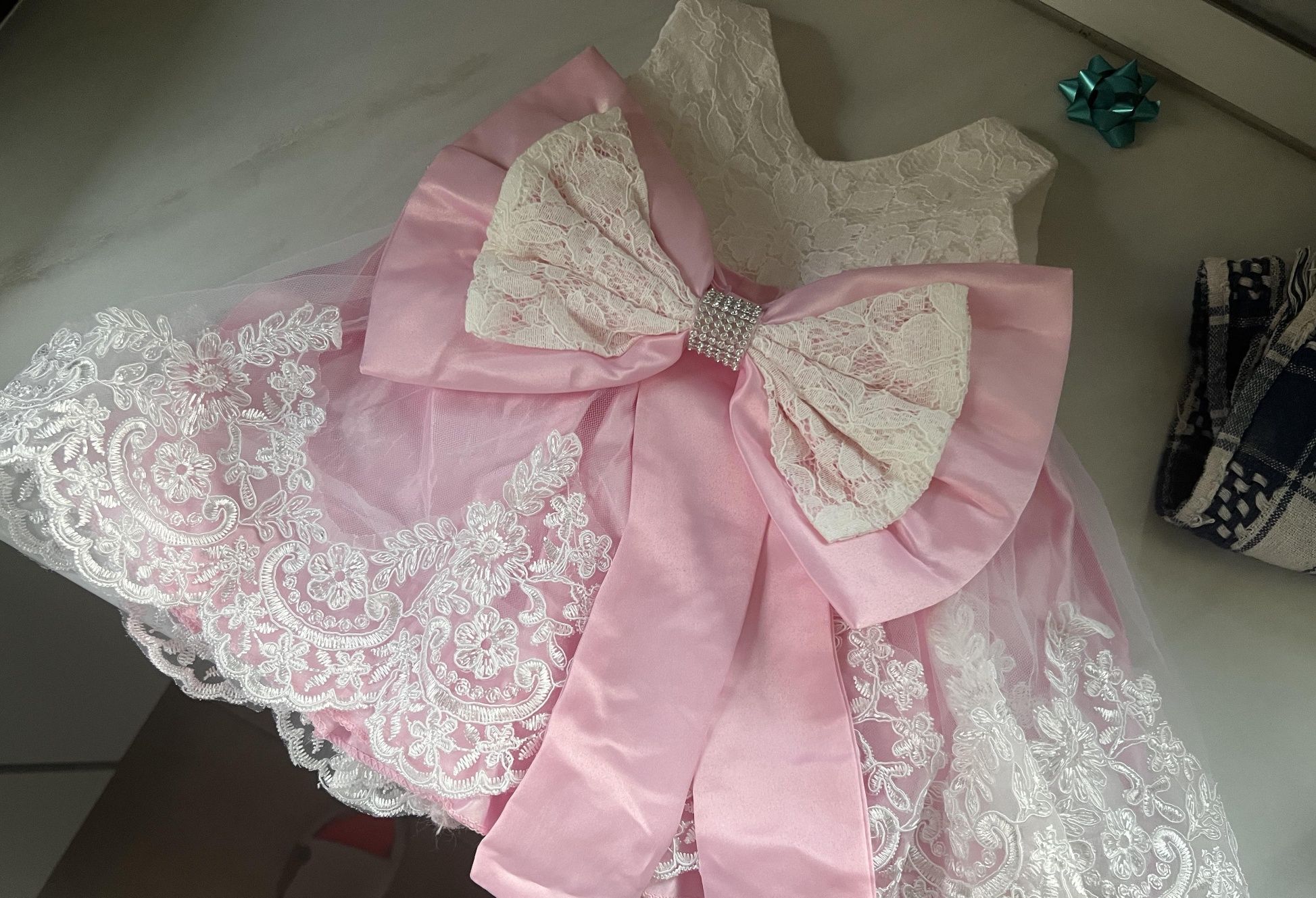 Vând rochiță elegantă bebe