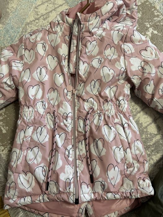 Продам куртки для девочки в идеальном состояний