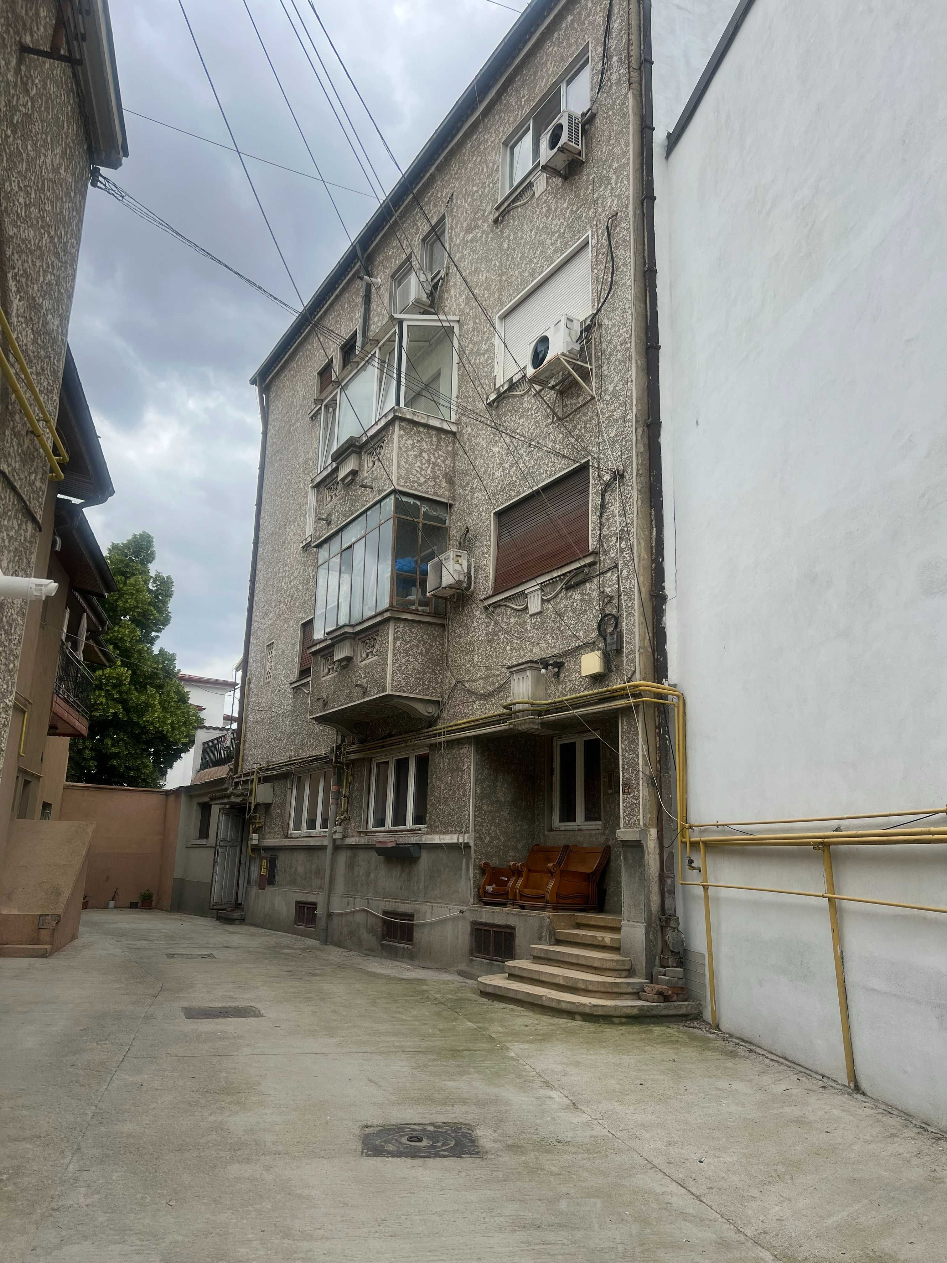Apartament 77 mp, parter casă interbelică–ideal birou/sediu/investiție