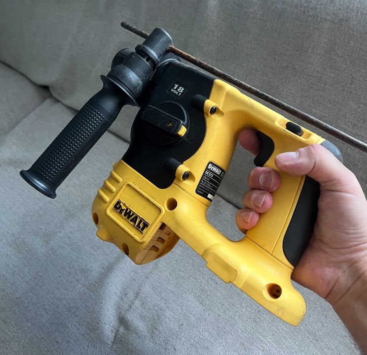 Ciocan rotopercutor DeWalt DC212 18V Germania doar corp functional