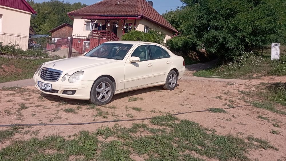 Vând sau schimb Mercedes Benz E