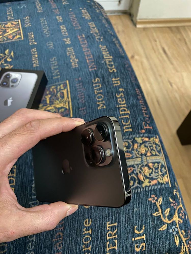 iPhone 13 Pro Без забележка, кутия, зарядно и AirPods 3
