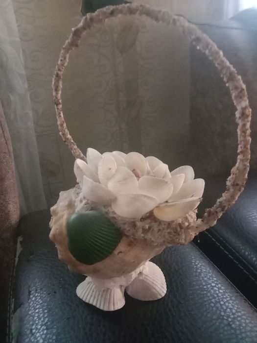 Вазочка из ракушек