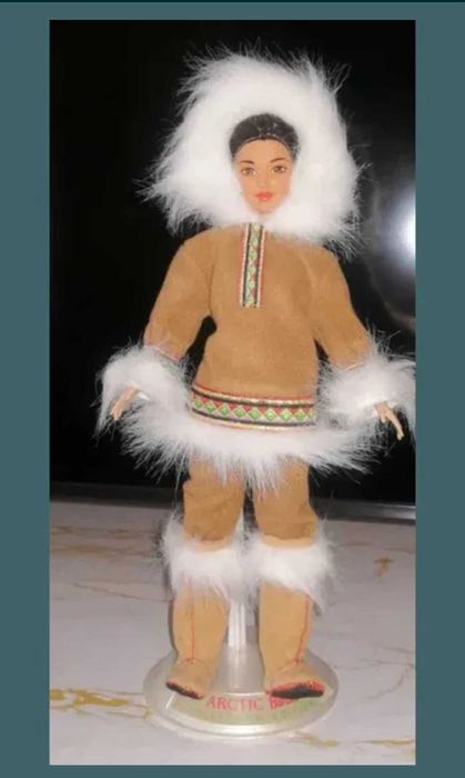 Papusi Barbie de colectie, noi, resigilate in alte cutii