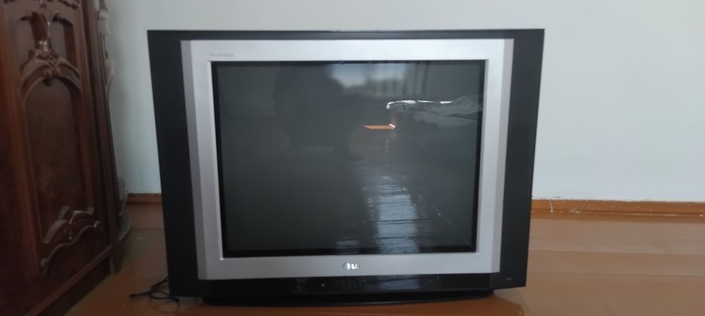 Телевизор LG работает отлично